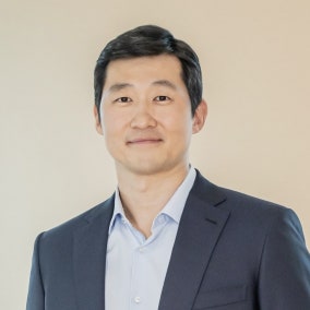 법원, 김범석 의장 총수 지정 제동...한숨 돌린 쿠팡