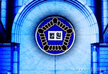 8개월 아들 리모컨으로 때려 숨지게 한 친모에 징역 12년 선고