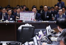 서울시, 한강버스 리베이트 의혹 경찰 수사 의뢰…자체 조사 중단