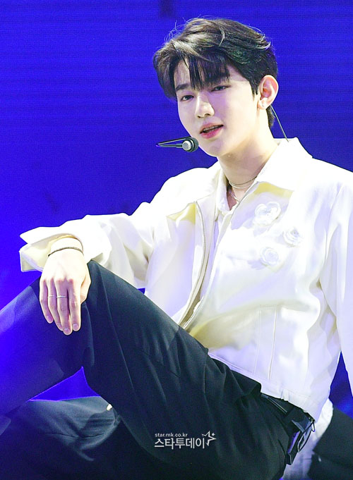 [포토]<b>장하오</b>, 제로베이스원 데뷔해요