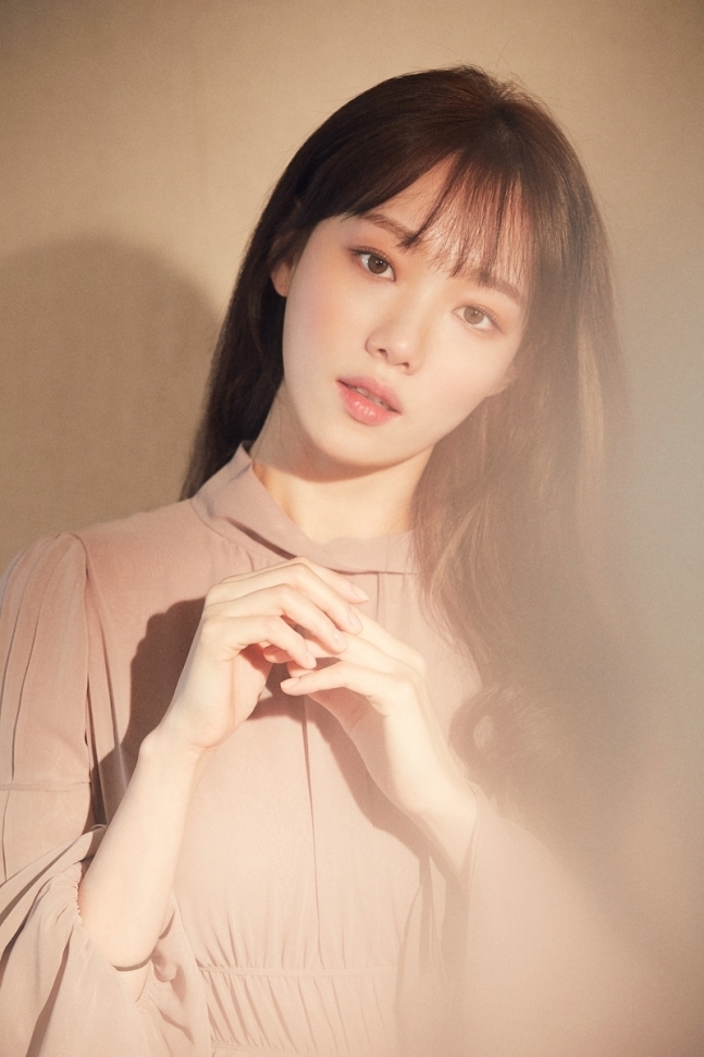 <b>이성경</b>, 독거 어르신 위해 5천만원 <b>기부</b>