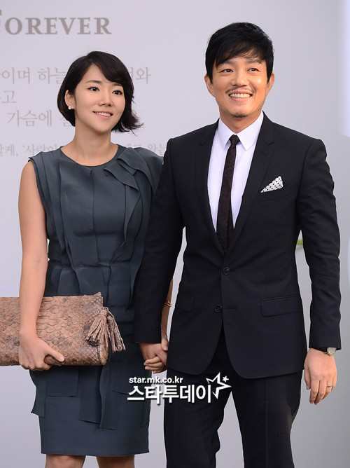 이범수, <b>이윤진</b>과 결혼 14년만에 파경 “이혼 <b>조정</b> 중” [공식]
