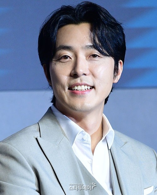 ‘<b>하이드</b>’ <b>이무생</b> “장르물 하면 <b>이보영</b>, 부부 호흡도 안정감 그 자체”