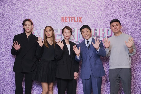 ‘<b>슈퍼리치 이방인</b>’, 왜 <b>한국</b>과 사랑에 빠졌나[종합]
