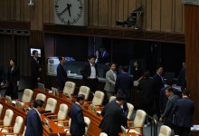 [속보] ‘필리버스터 종결’ 방통위법 본회의 통과…與 반발 퇴장