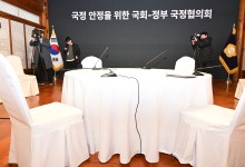“겨우 민생 머리 맞대나 했는데”…헌재 임명 미뤄지자 협치의 판 깨버린 민주당