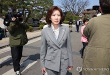 “역할 많이 해줘 고맙다”…尹, 대통령관저서 나경원과 차담 진행