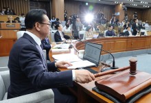 與 “물타기용 증인” 지적에 野 “정치 공세”…첫 회의부터 신경전