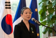 ‘보따리 작가’ 김수자, 佛 문화예술공로훈장 ‘오피시에’ 수훈