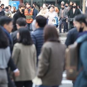 비정규직 석달 월급 모아야 정규직 두달치…임금격차 더 벌어져