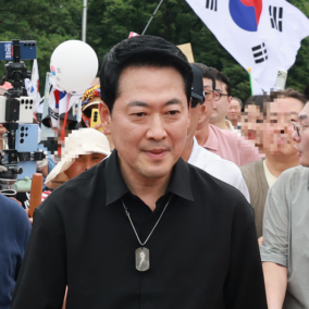 제헌절 행사 불참한 장동혁의 ‘올공 정치’…국힘 지지율은 되레 반등?