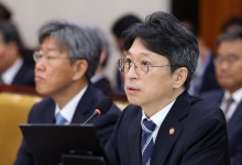 국토부 장관, 토지거래허가제 연장 검토 필요성 시사