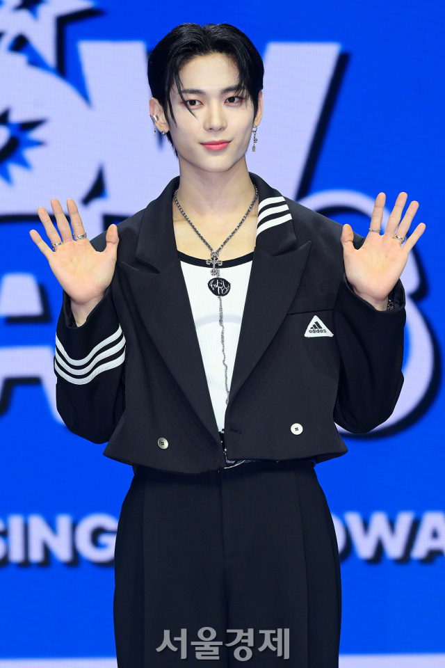 <b>나우어데이즈</b> 시윤, 떨리는 첫 <b>데뷔</b> [SE포토]