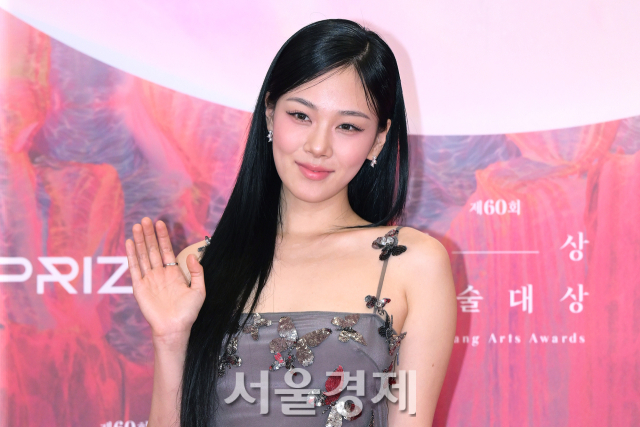 On May 7, 2024, at COEX in Gangnam, Seoul, the 60th Baeksang Arts Awards marked a shining moment for singer and actress Kim HyungSeo as she won the Best New Actress Award through her role in the movie 'Hwaran.'
