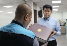 "尹대통령, 받기 싫은데 스토커처럼 추석 선물 보내" 野 의원들 SNS 인증