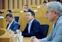 AI 직접 살핀 구광모 "퍼스트 무버 LG, 최초와 최고를 목표로 역사 만들자"