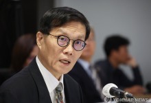 한은 '베이비컷' 뒤 환율 급등…꼬여버린 통화정책