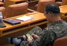 '비상계엄 질의' 국방위 회의실에서 게임한 공군 소장