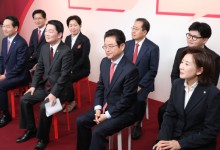 한자리에 모인 국민의힘 8인의 대선 주자들