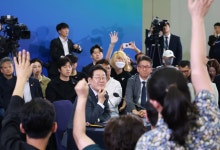'빚 탕감 포퓰리즘' 지적에…이 대통령 "7년간 신용불량으로 버틸 수 있나"