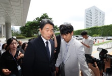 이주호 교육부 장관, 내란 특검 소환조사 5시간 만에 귀가