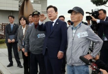 “이산가족 단절, 정치인 부족함 때문”…李대통령, 실향민 만나 위로