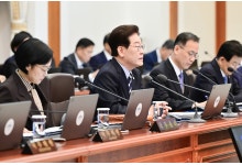 대통령, 고금리 장기화 전망에 연체채권 정부 매입 제안