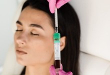 어려진다는 '뱀파이어 주사' 맞았다가 HIV 감염된 여성들