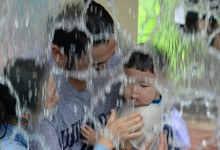 서울 올여름 첫 '폭염경보'...푹푹 찌는 찜통더위에 땀이 뻘뻘