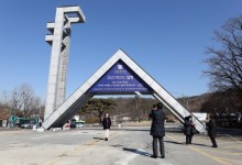 서울대의대 '동맹휴학' 독단 승인…교육부 '즉각 감사' 경고