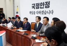 與野 협의체 테이블 겨우 앉았지만 '韓탄핵' 등 두고 기싸움 팽팽