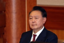 구치소서 성경책 읽는 尹…'층간소음' 논란에 "사실무근"