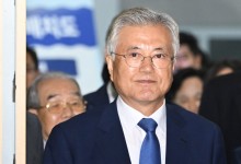문재인 "尹 발탁 두고두고 후회…조국 가족들 풍비박산"