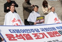 與지도부 강력대응 안한다… 탄핵 심판 앞두고 ‘차별화 전략’
