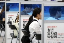 청년층 '쉬었음' 50만명 돌파...4년 만에 최저 고용률