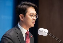 與 "전농, 불법 트랙터 시위 즉각 멈추고 보조금부터 반환"