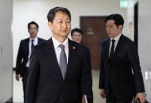 트럼프 협상 목표 ‘자동차 관세 유예’..나머지는 정권교체기로 시간벌기