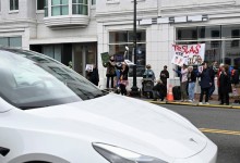 “미국인 절반, 테슬라·머스크에 부정적” CNBC 설문조사