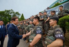李대통령 "한반도 리스크, 한반도 프리미엄으로… 남북 대화채널 조속 복구"
