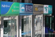 "연봉 2억 가겠네"...은행원 급여 상반기만 '6350만원', 삼성도 제쳤다