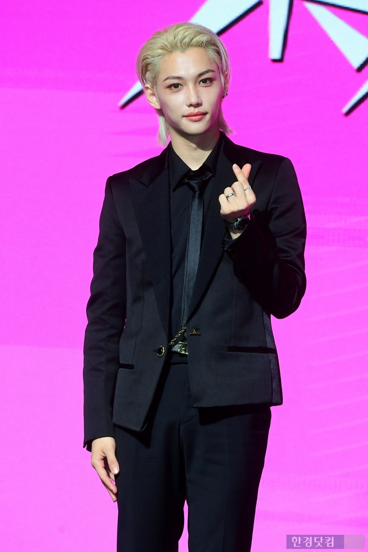 <b>스트레이</b> 키즈 <b>필릭스</b>, 1억 기부…<b>아너스클럽</b> 최연소 멤버