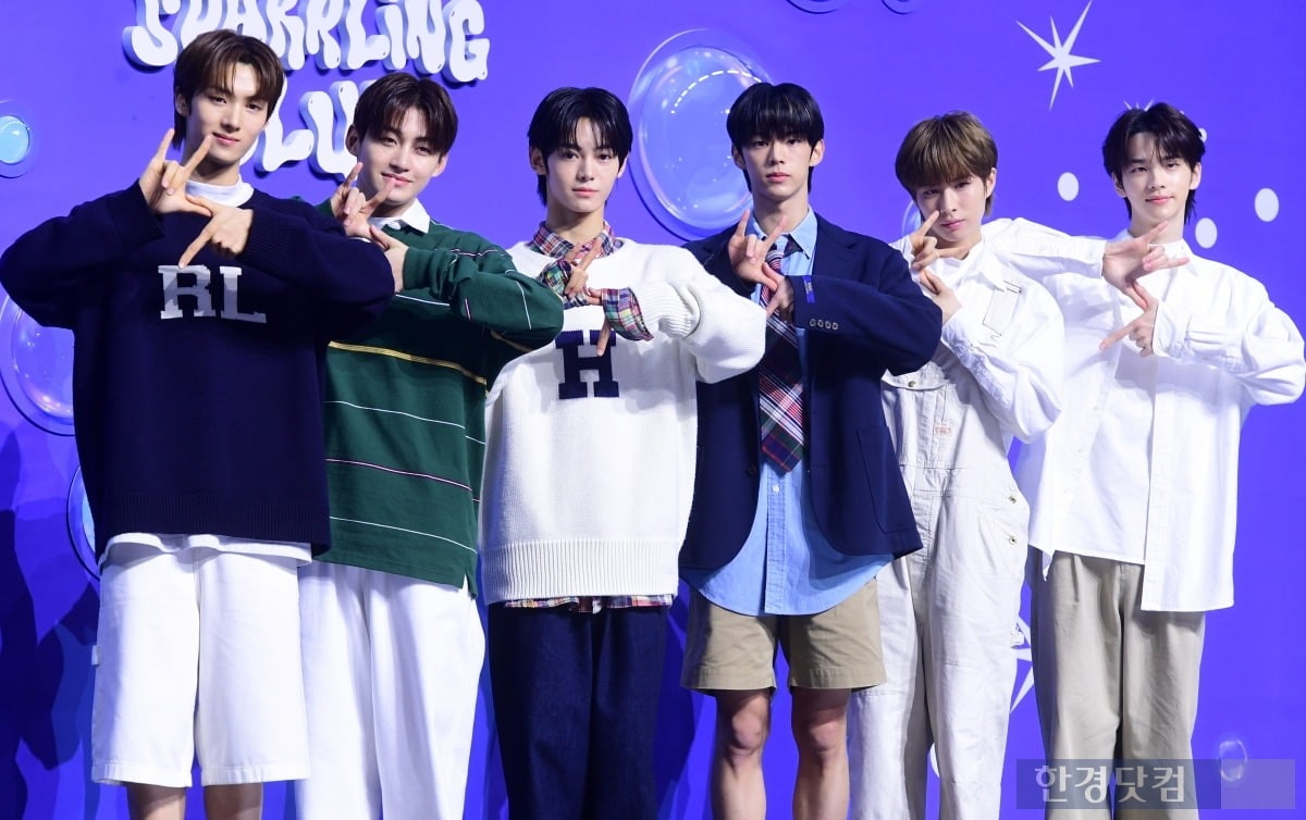<b>투어스</b>, '<b>세븐틴</b> 응원·방시혁 칭찬' 업고 당찬 데뷔 [종합]