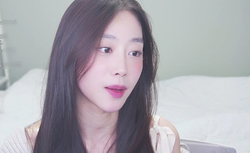 <b>러블리즈 서지수</b>, 아프리카BJ 데뷔…"상황이 안 좋아서"