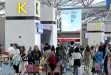 "이틀만 휴가내면 9일"…여름휴가 포기했던 직장인들 신났다