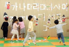 '한국어 선생님' 월급 얼만지 봤더니…"먹고 살기 어려워요"
