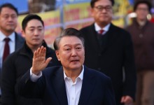 與 "윤 대통령 석방 당연"…野 "檢 내란수괴 졸개 자처"