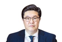 [단독] 김병주, 홈플러스 600억 대출 보증…정치권 "쥐꼬리 사재출연"