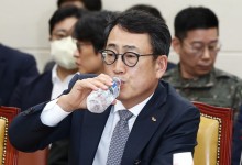 해킹으로 통신사 옮긴다는데 위약금?…확답 피한 SKT 대표