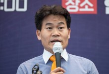 전한길 "강단 떠나게 됐다" 은퇴 선언…정치 입문설은 일축