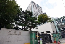 2018년 순방 수행 중 쓰러진 외교부 국장 면직…응원 봇물